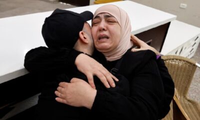 عودة الأسرى المحررين تثير فرحة في فلسطين بعد صفقة تاريخية