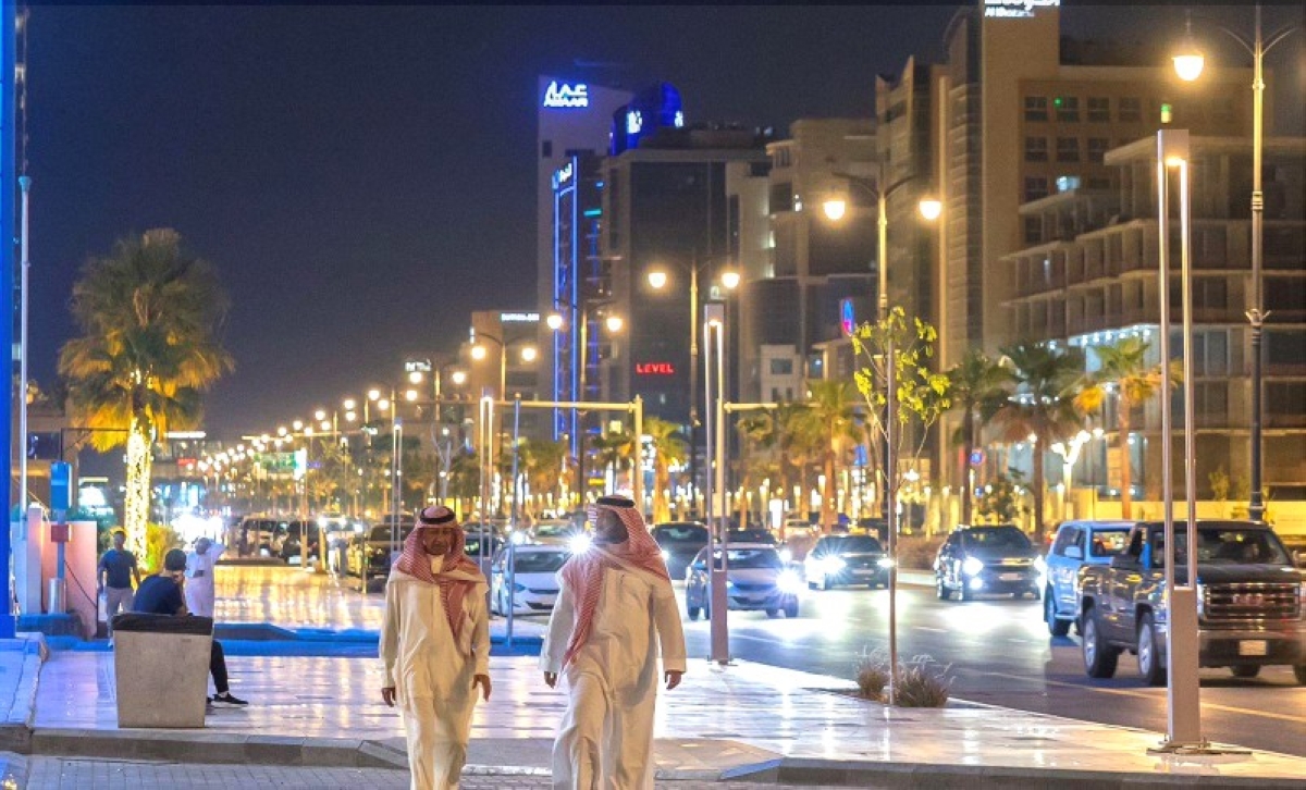 تحسين مسارات الخبر لجعلها مدينة صديقة للمشاة