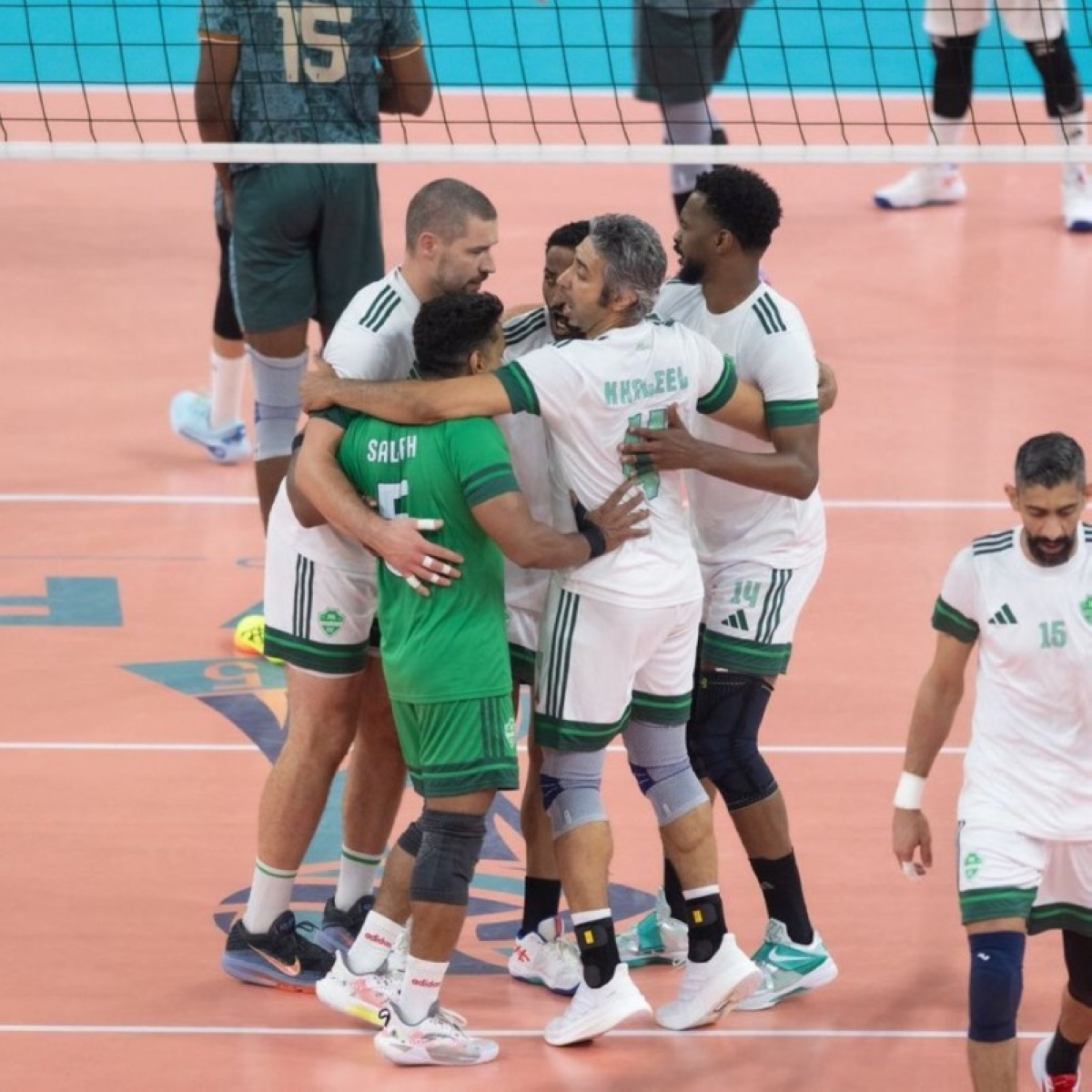 مباراة الهلال والأهلي: صراع الذهب في الدوري السعودي