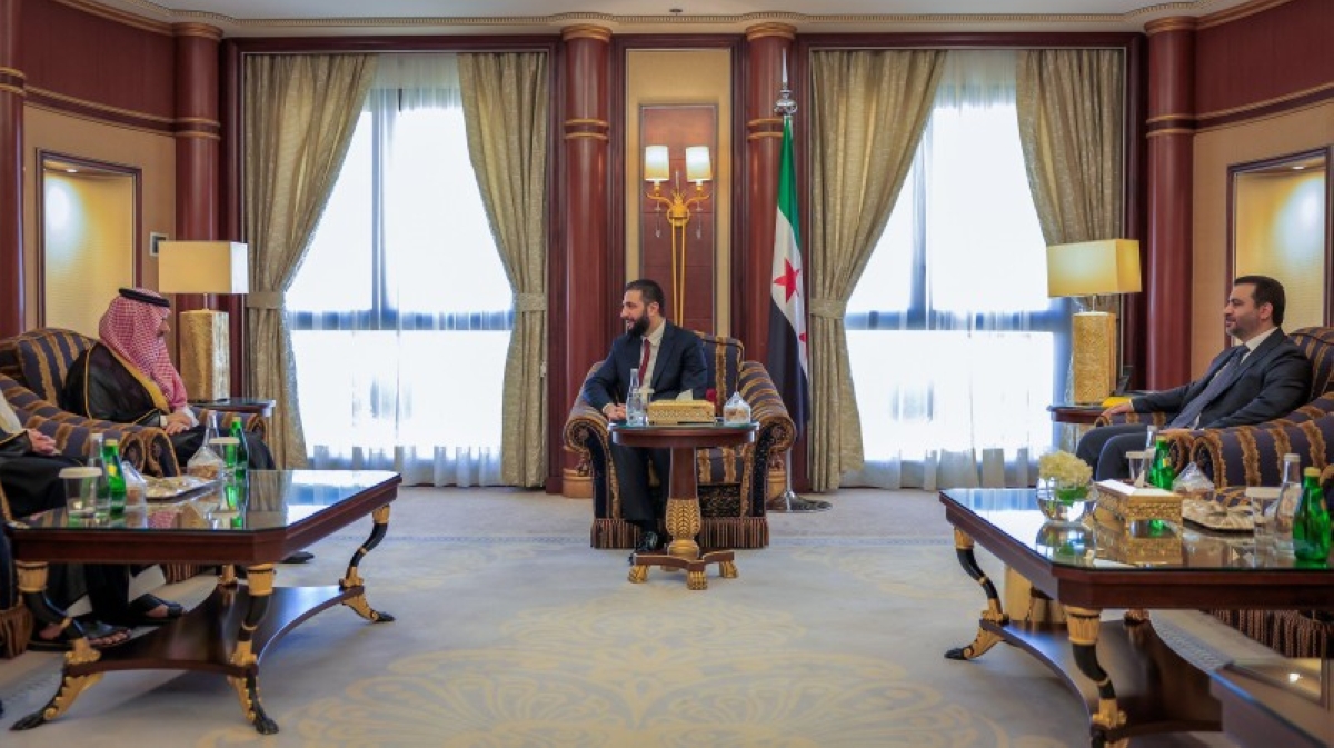 استقبال الشرع لوزير الخارجية: تعزيز العلاقات الثنائية