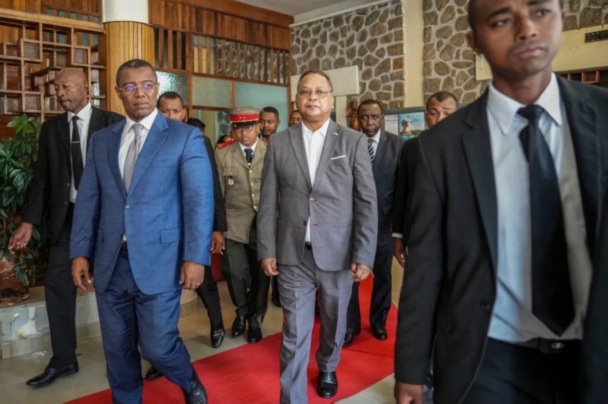 الجيش في مدغشقر يشكل حكومة جديدة: تفاصيل وأحداث