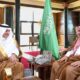 أمير تبوك يلتقي مدير الأحوال المدنية لتعزيز الخدمات