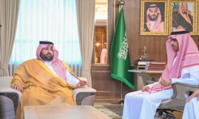 أمير جازان يكرم مواطناً لتنازله عن قاتل والده