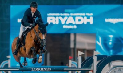 سكوت براش يفوز بجائزة دوري أبطال قفز الحواجز بفارق ضئيل