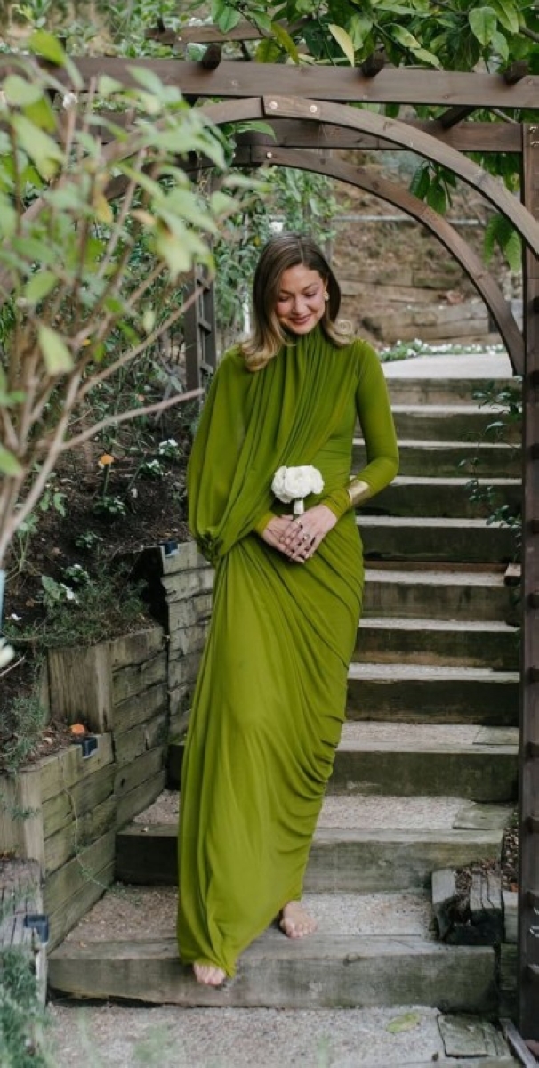 أناقة جيجي وبيلا حديد في زفاف شقيقتهما