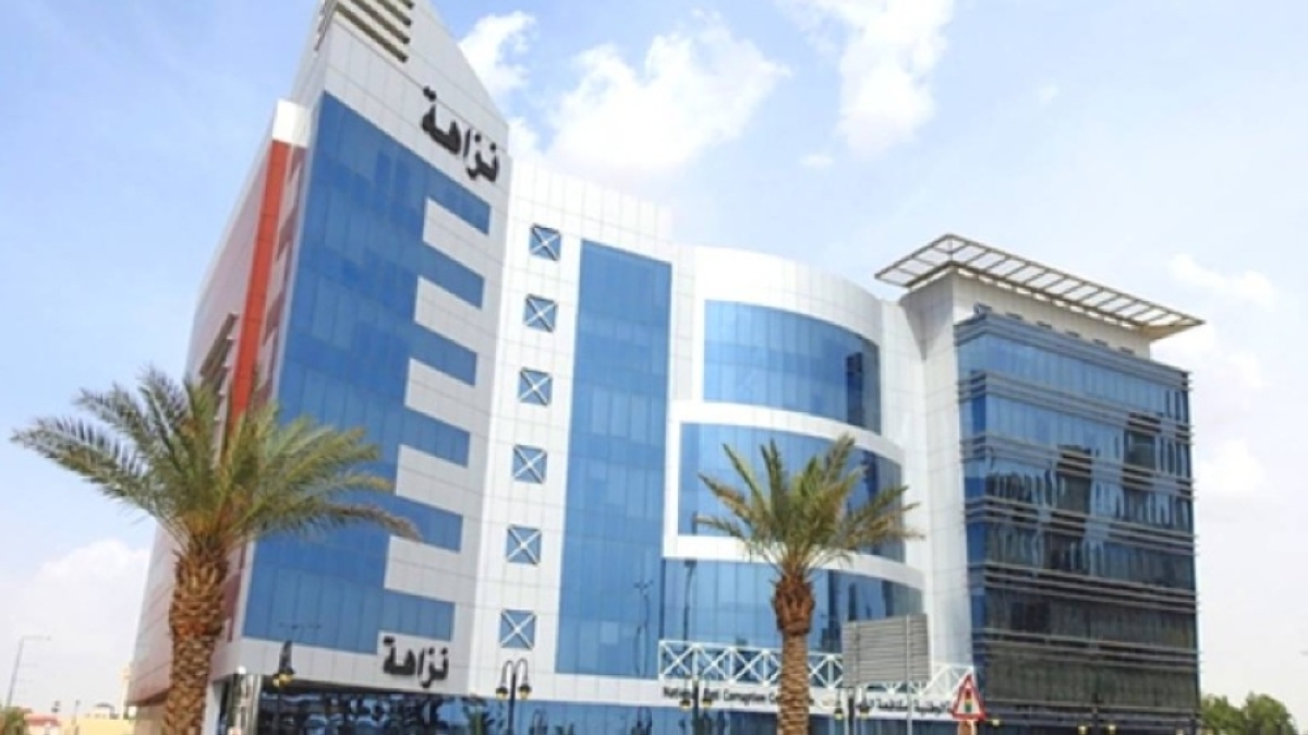 التحقيق مع 478 مشتبهاً في 5 وزارات وإيقاف 100 شخص