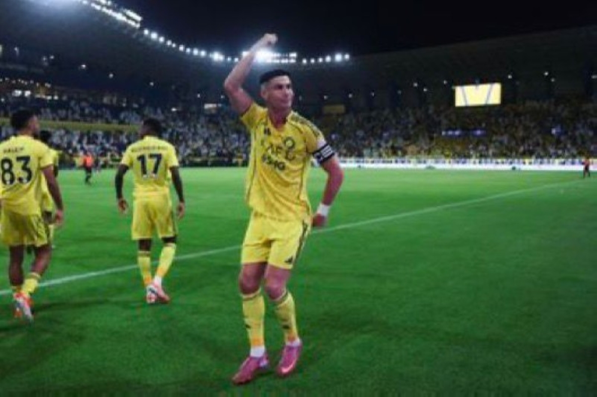 كريستيانو يرتدي العقال السعودي: لحظة عالمية مميزة