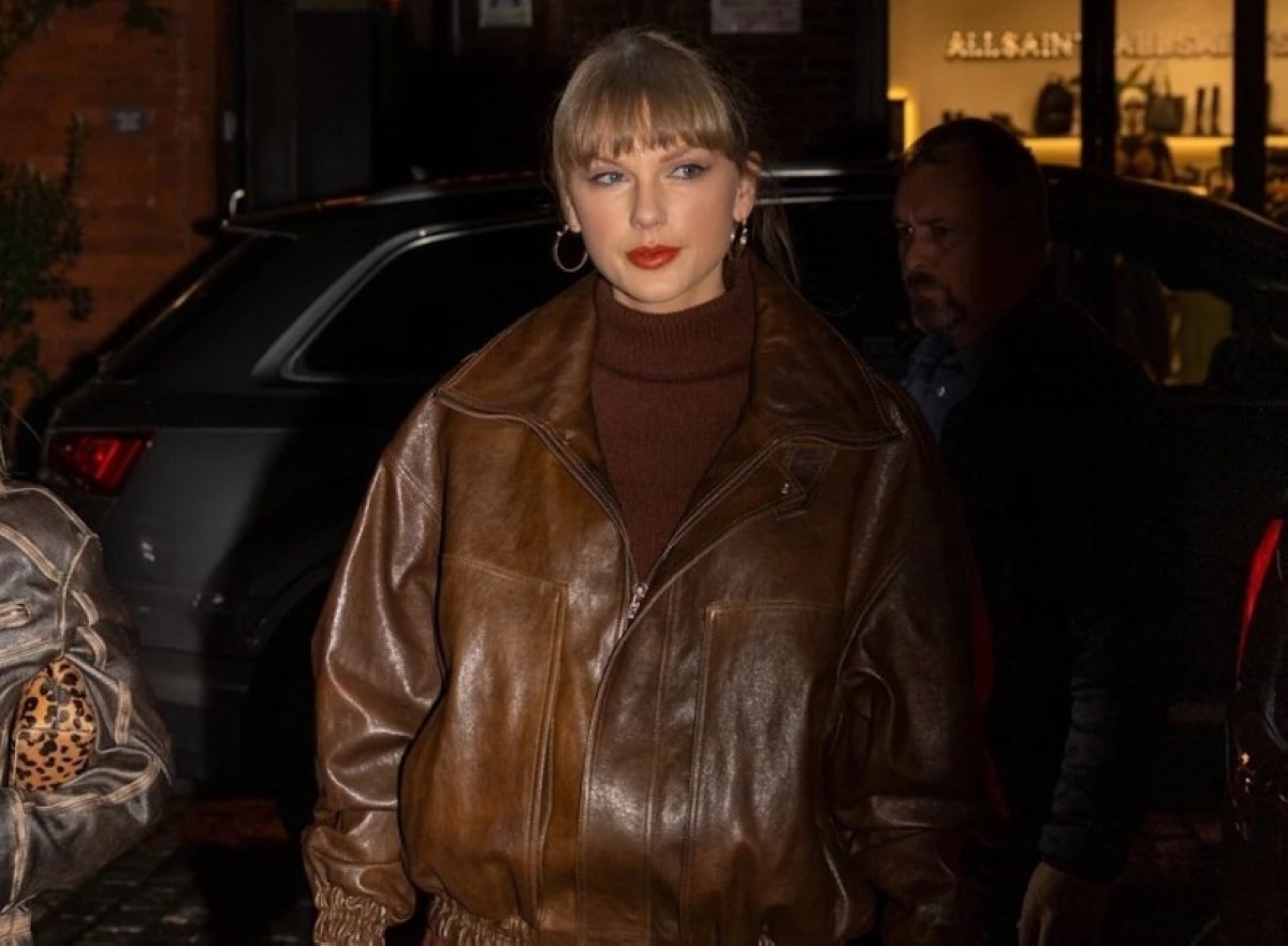 تيلور سويفت تتألق بإطلالة بنية مذهلة في نيويورك