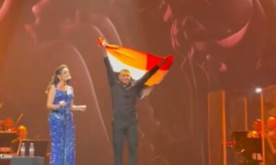 معجب يفاجئ أنغام على المسرح في حفل باريس