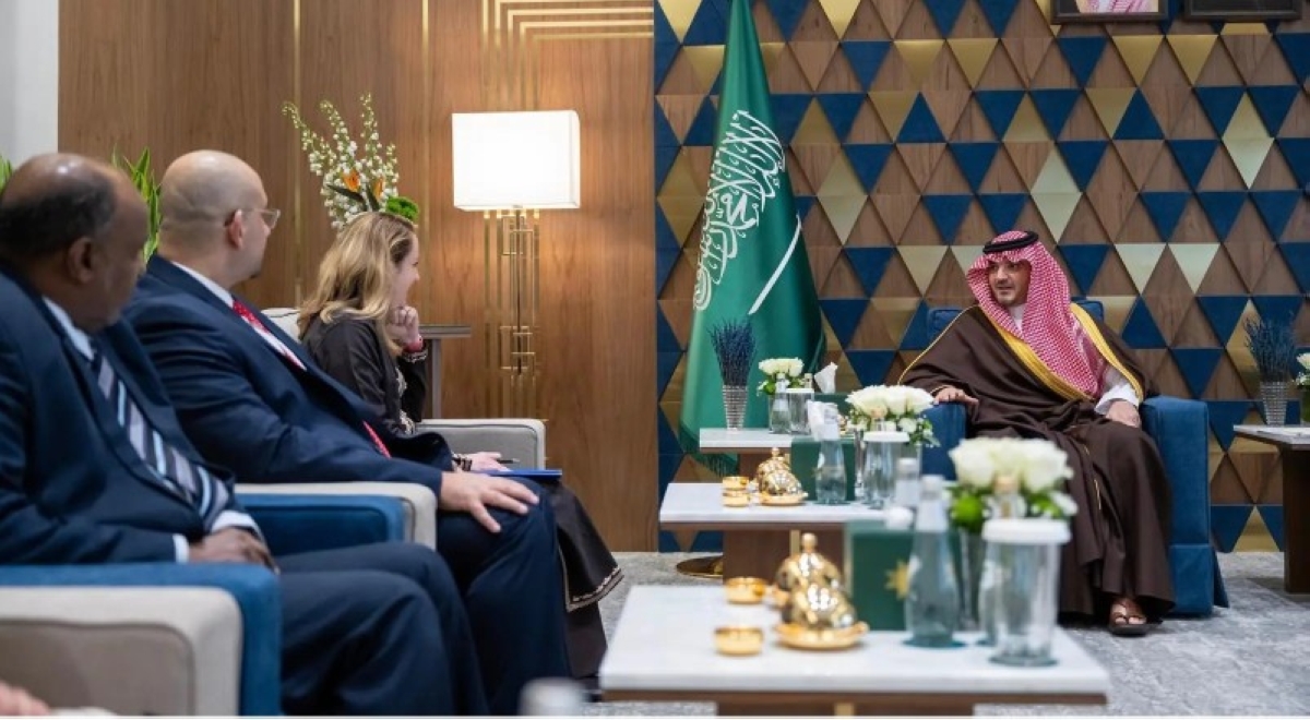 وزير الداخلية يلتقي مدير المنظمة الدولية للهجرة