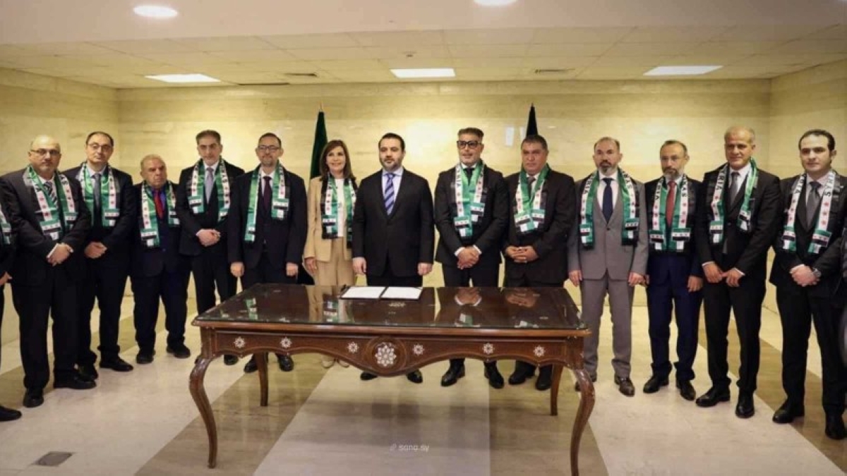 استيعاب دبلوماسيين منشقين عن الأسد بأمر الشيباني