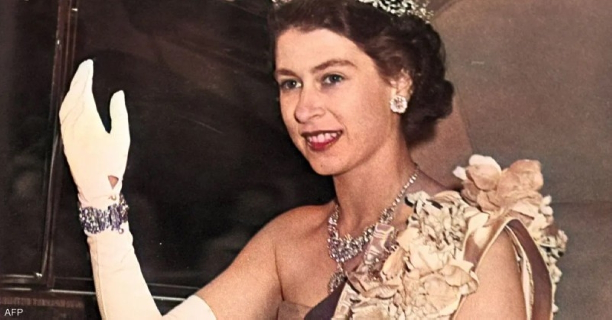 "معرض لندن 2026: أزياء نادرة للملكة إليزابيث"