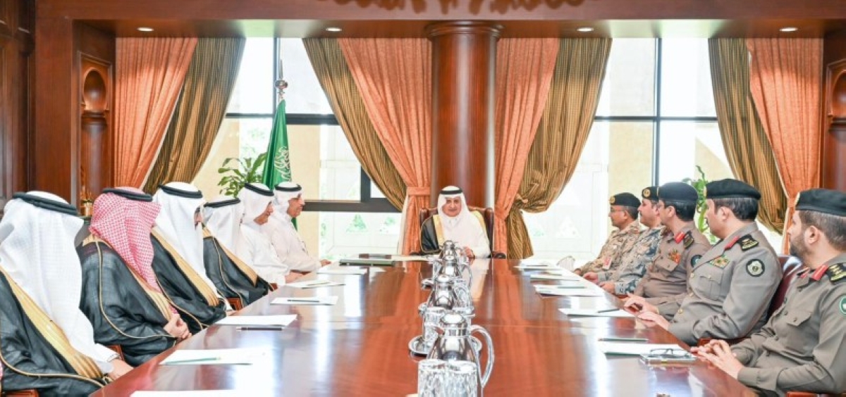 أمير تبوك يقود اجتماع لجنة الدفاع المدني بالمنطقة