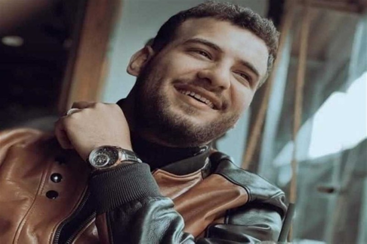 مطرب يواجه منع الغناء في مصر بوقفة احتجاجية كبيرة