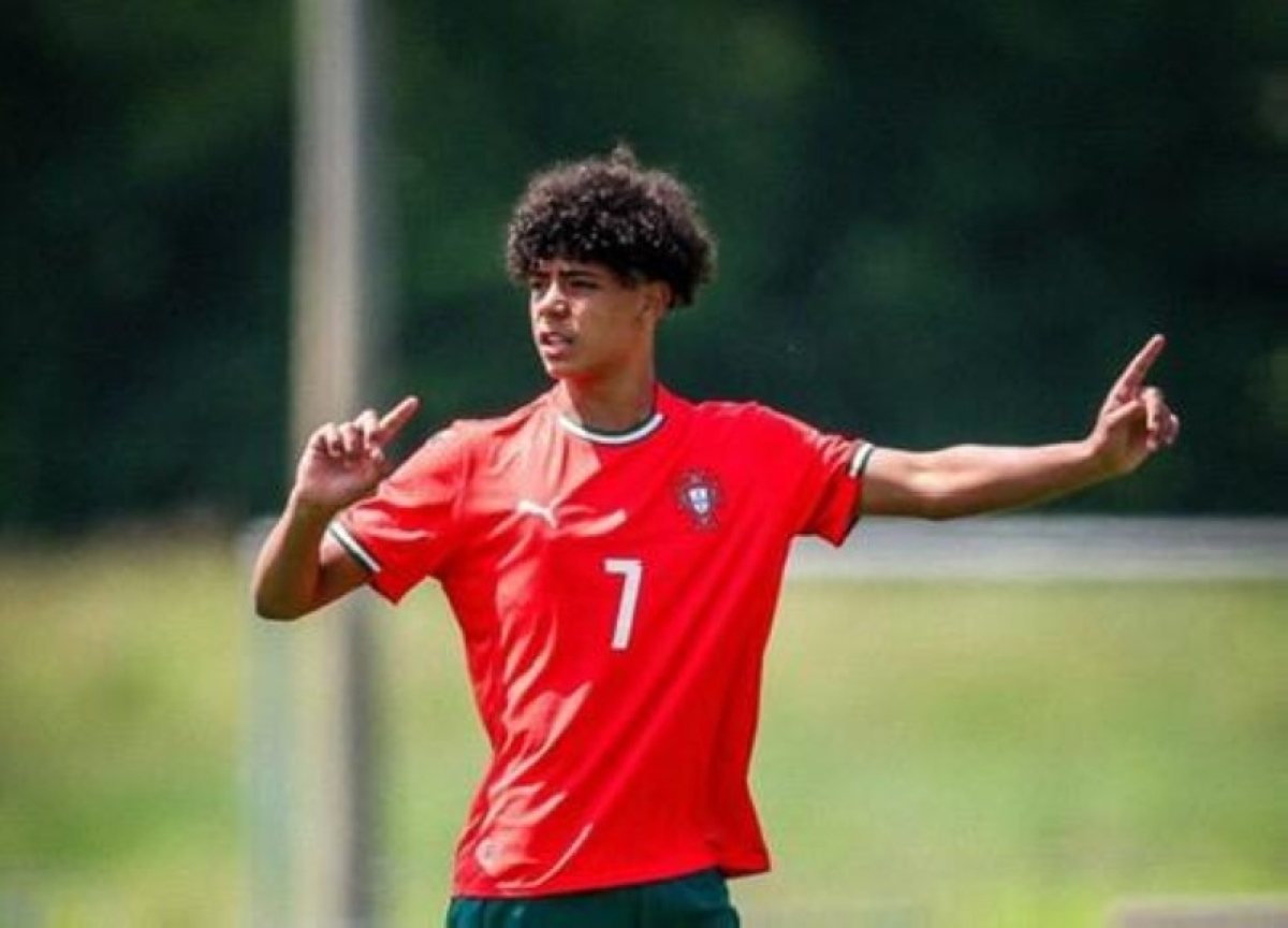 كريستيانو جونيور يحقق أول لقب دولي مثل والده