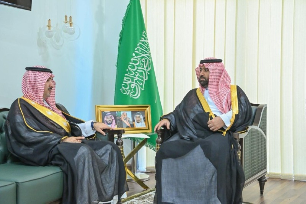 أمير جازان ونائبه يبحثان تطوير الخطوط السعودية بالمنطقة