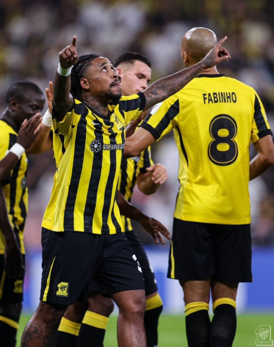 الاتحاد يهزم الشارقة بثلاثية في مباراة مثيرة