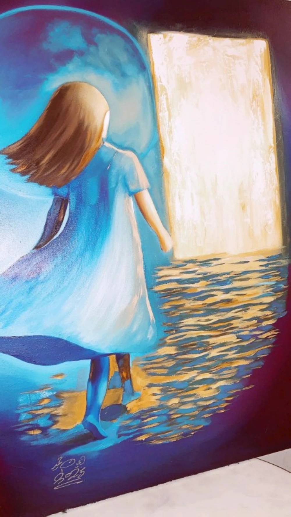 إيمان الحميد: فن تحويل التجربة الإنسانية إلى ألوان وضوء