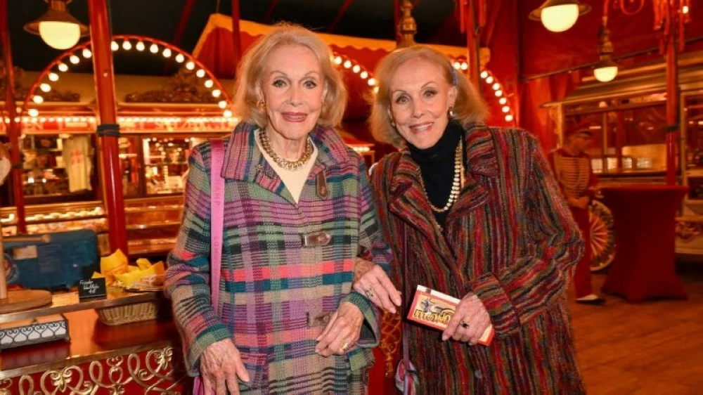 نهاية مؤثرة لتوأمتين بعد مسيرة فنية عالمية ناجحة