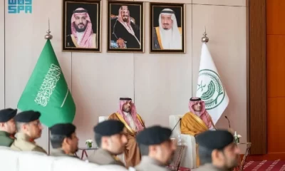 عبدالعزيز بن سعود يجتمع بالقيادات الأمنية في الحدود الشمالية