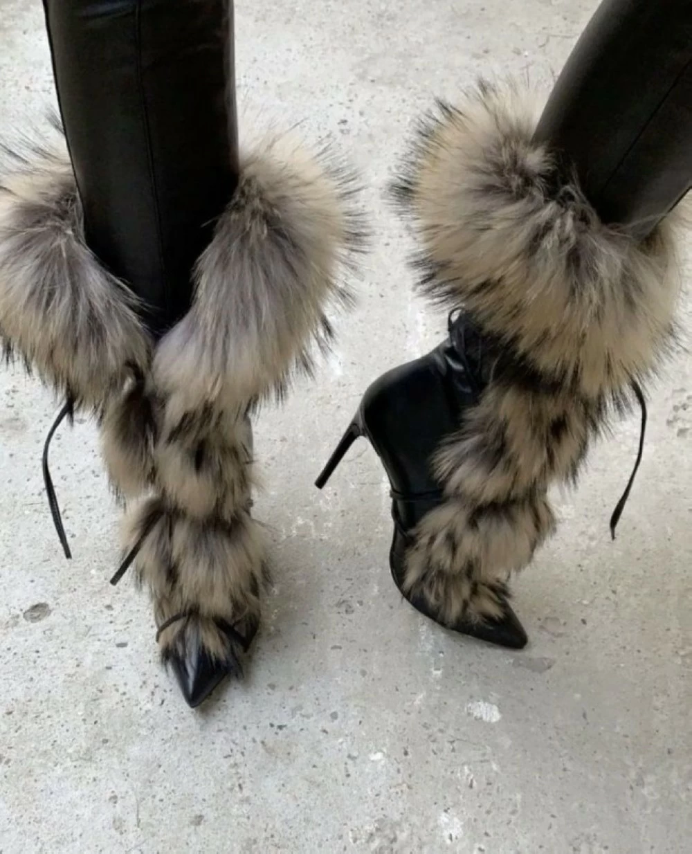 "بوت الفرو: أحدث صيحات موضة شتاء 2025"