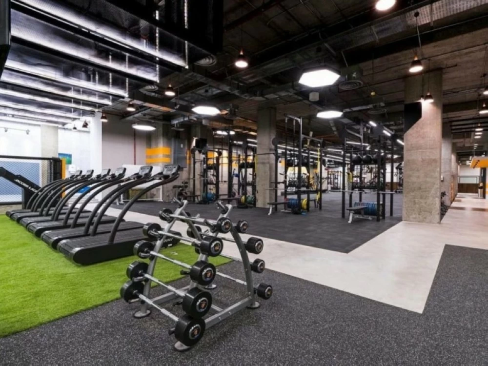 توطين 12 مهنة في المراكز الرياضية: تفاصيل القرار وأهدافه