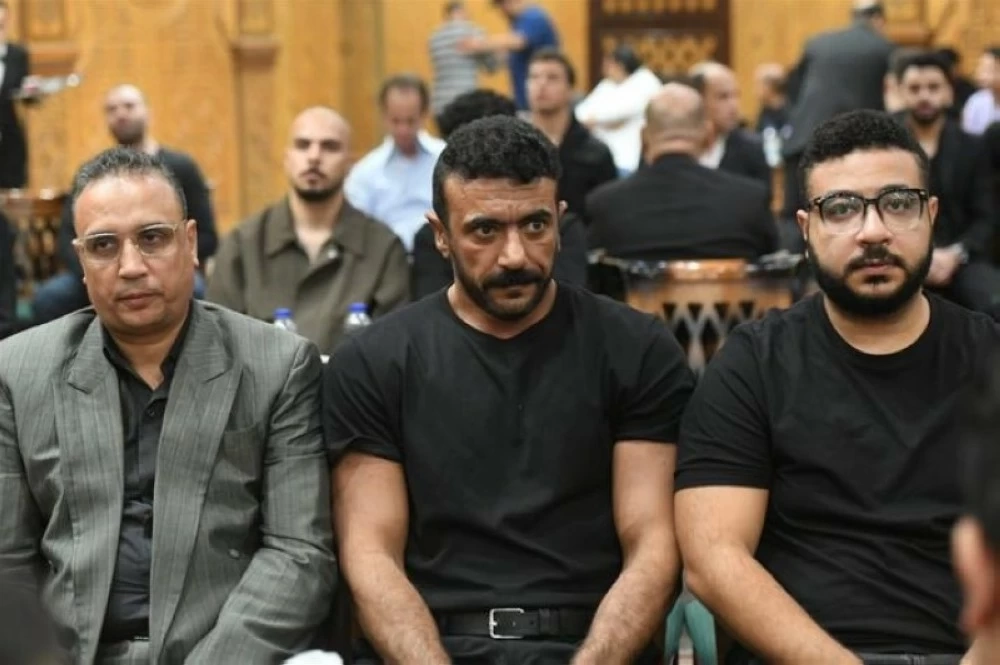 توافد النجوم لعزاء محمد رمضان في وفاة والده