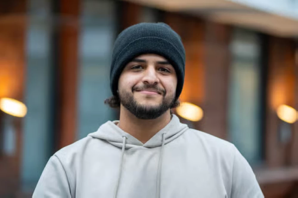 سعودي ينقذ امرأة في بريطانيا: قصة بطولة وإشادة قضائية