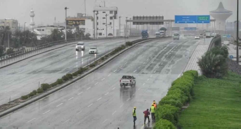 أمطار غزيرة على جدة: تحذيرات الأرصاد وإرشادات الدفاع المدني