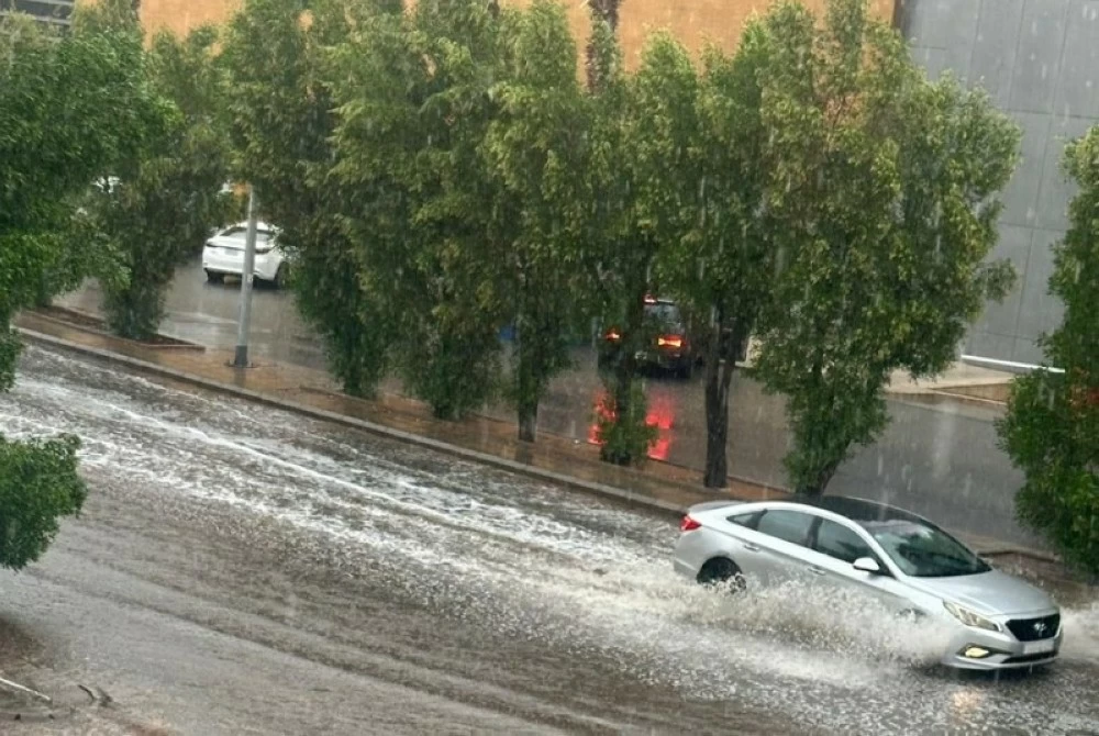 أمطار جدة اليوم: استمرار الهطول الغزير وتحذيرات الدفاع المدني