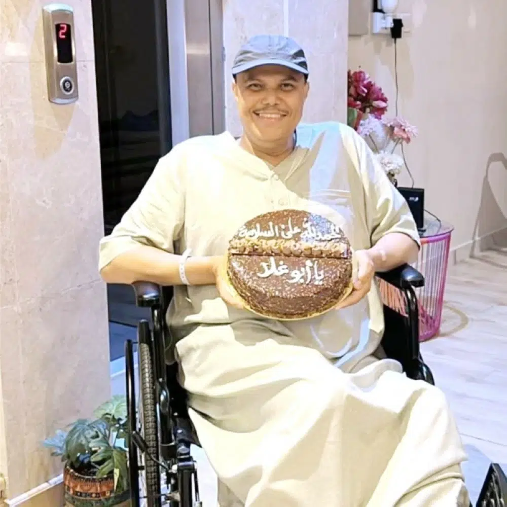 نجاة الفنان حسن إسكندراني من حادث مروع وبتر في القدم