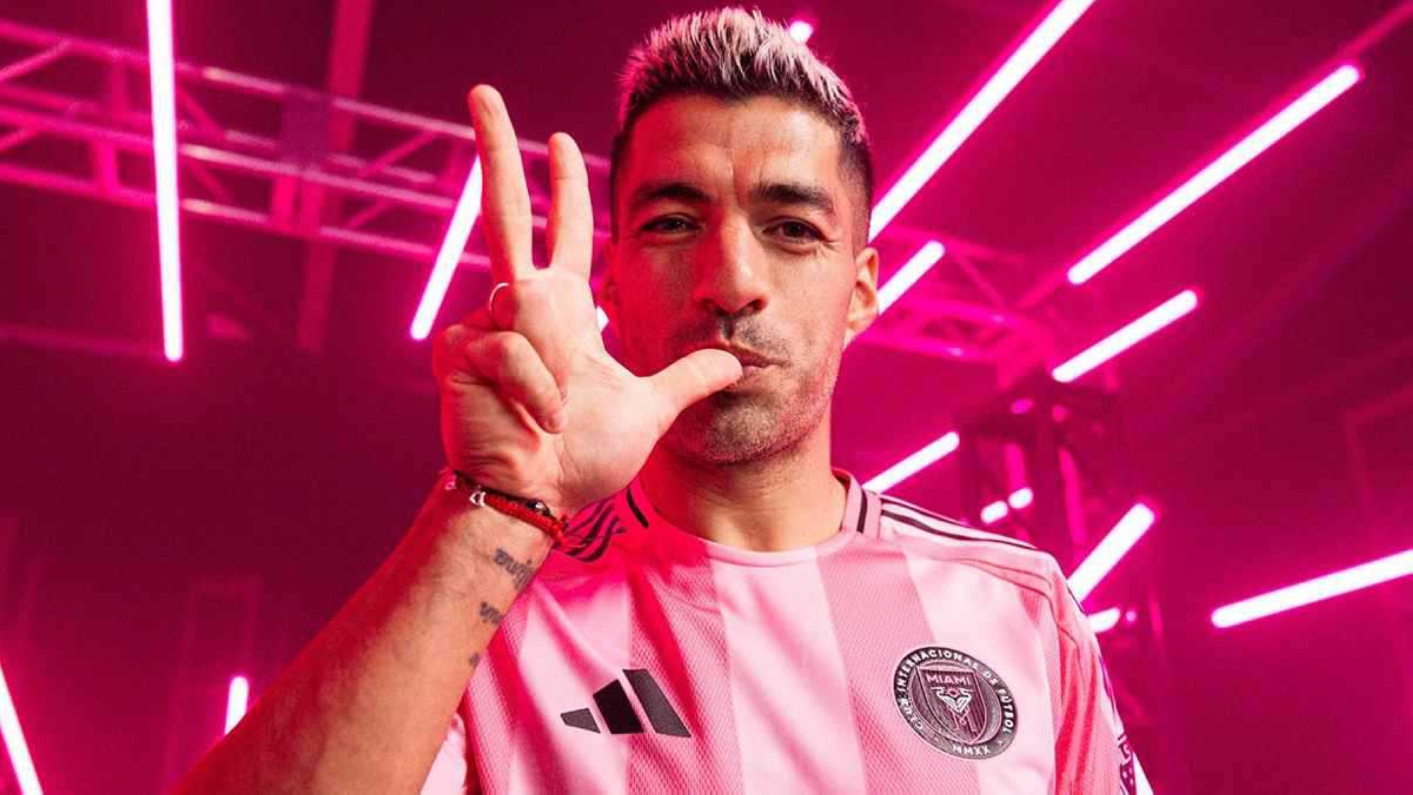 إنتر ميامي يمدد عقد لويس سواريز رسمياً حتى عام 2026