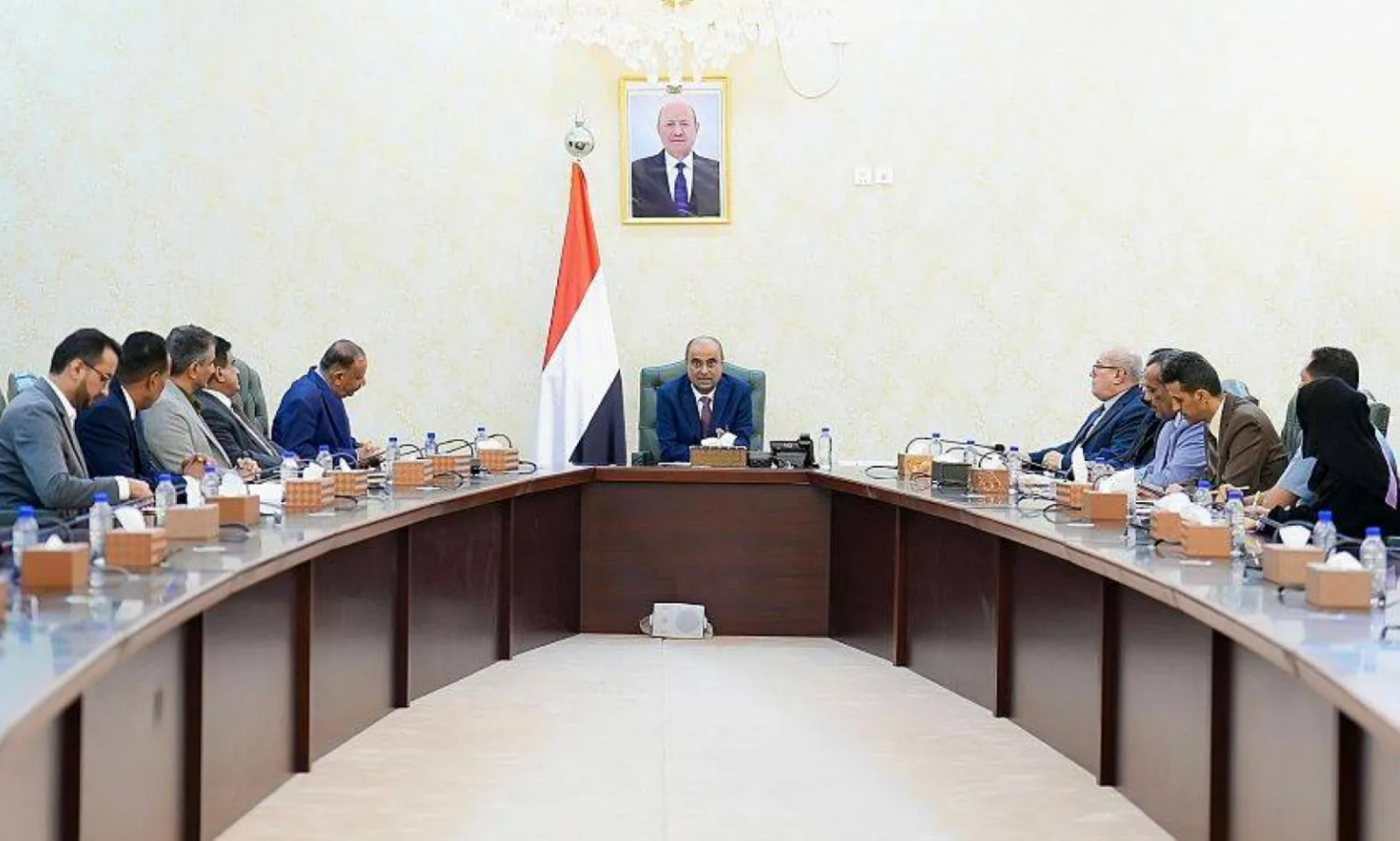 The Yemeni government praises Saudi support and declares a state of emergency in the east