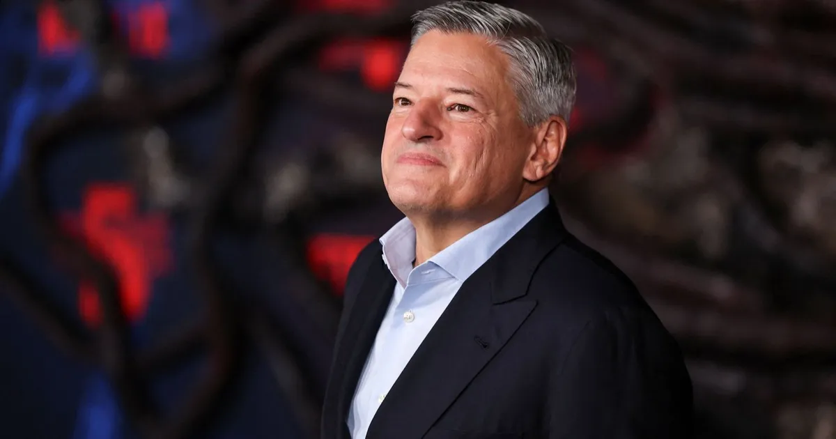 نتفليكس ووارنر براذرز: تفاصيل صفقة الاستحواذ ومنافسة باراماونت