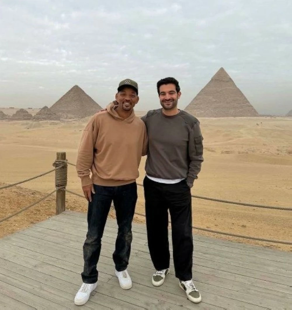 ويل سميث يزور أهرامات الجيزة: سحر الحضارة المصرية
