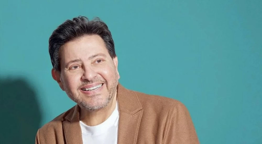 هاني شاكر يتعافى ويعلن موعد عودته الفنية بعد الجراحة