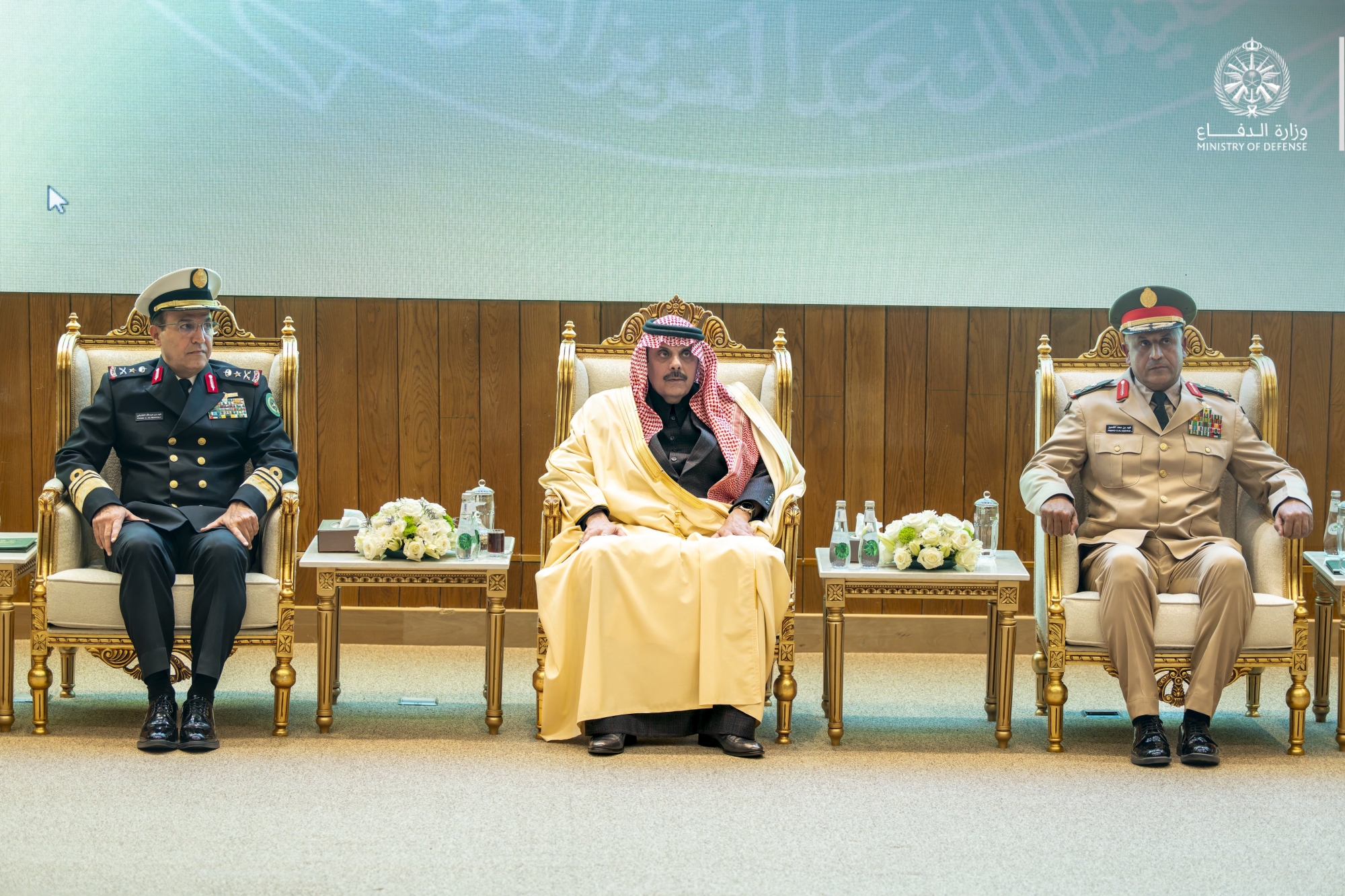 تخريج دورات تأهيل الضباط الجامعيين بكلية الملك عبدالعزيز الحربية