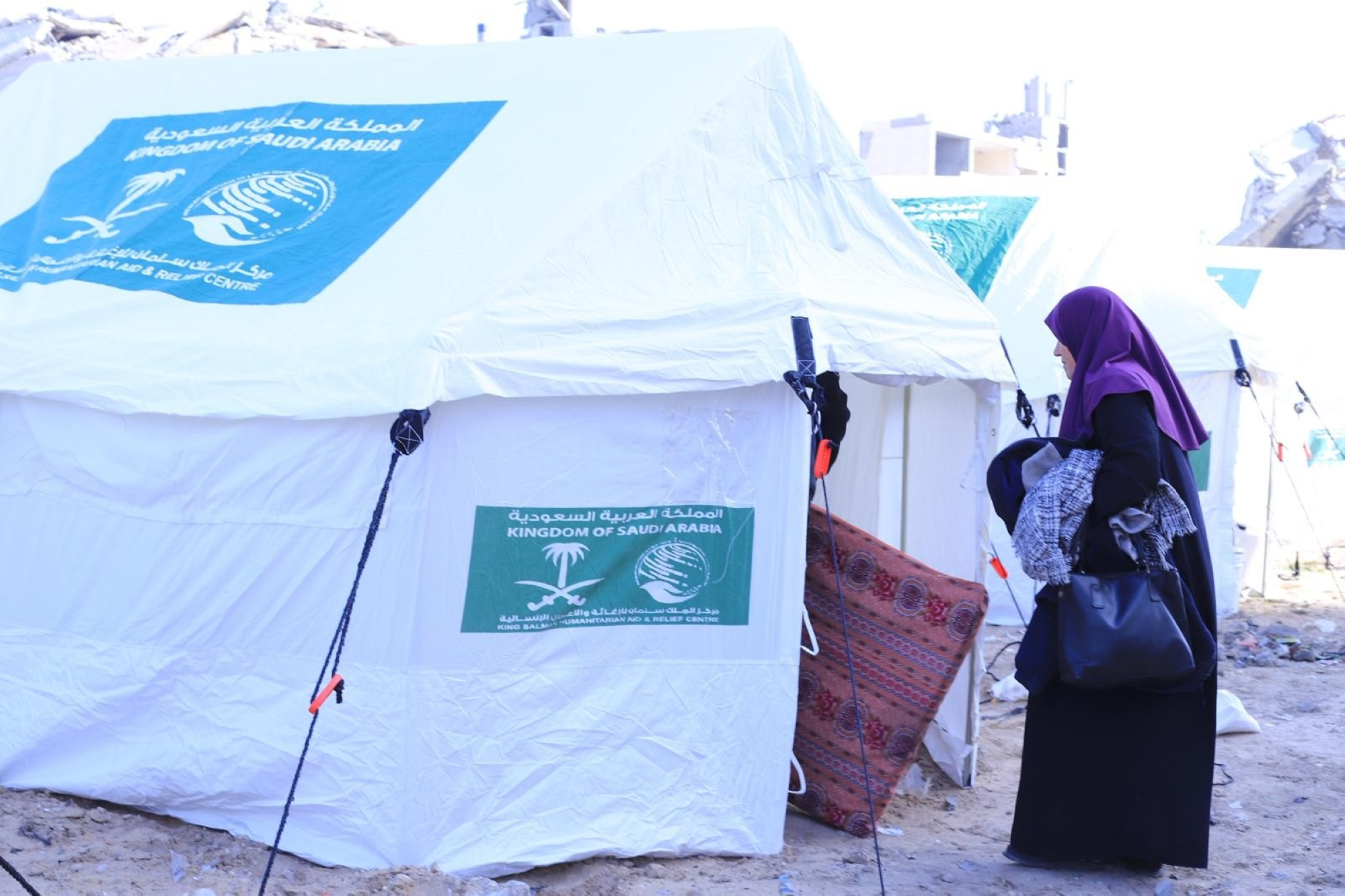 السعودية تقيم مخيماً جديداً لإيواء الأسر العائدة إلى غزة