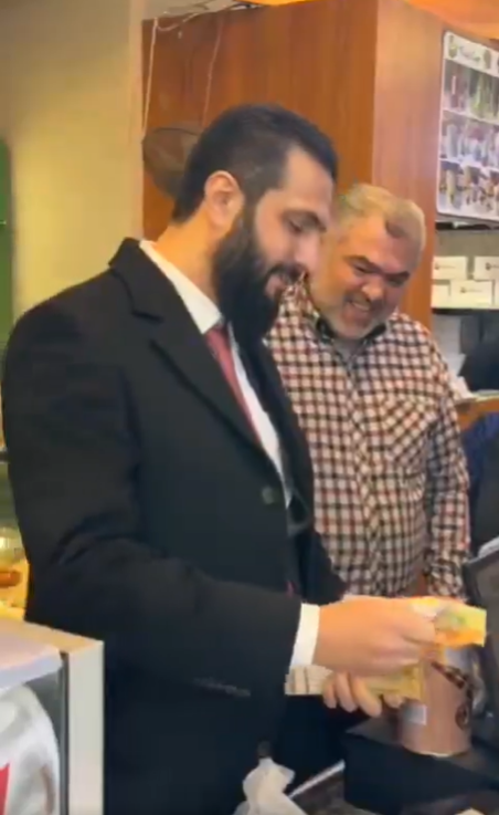 أحمد الشرع يظهر في دمشق نافياً شائعات استهدافه