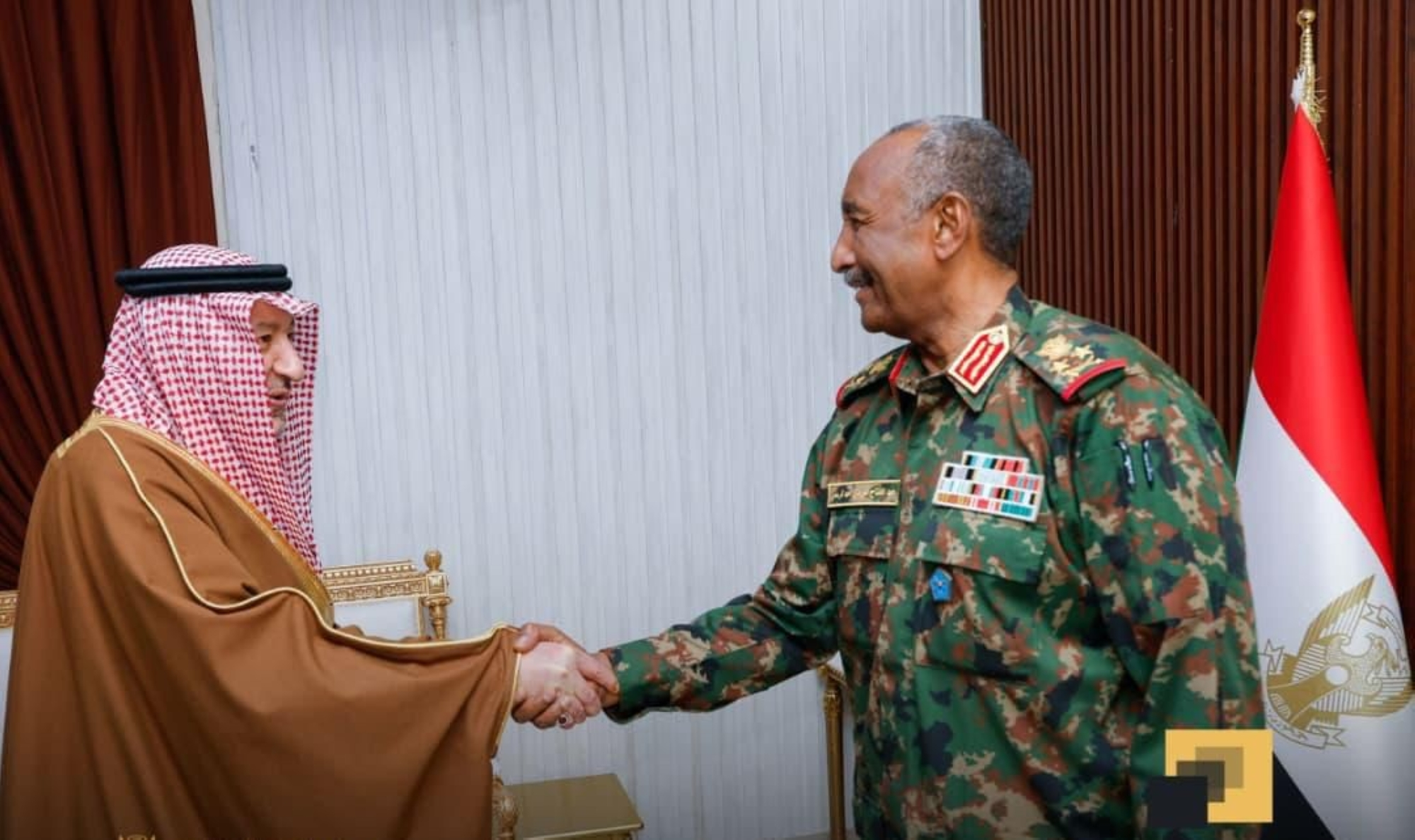 الخريجي والبرهان يبحثان السلام بالسودان والمبادرة السعودية الأمريكية