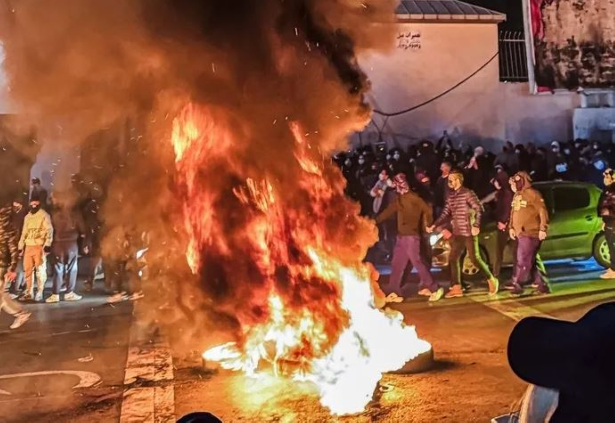 احتجاجات إيران: مقتل المئات وتصاعد التوتر مع واشنطن