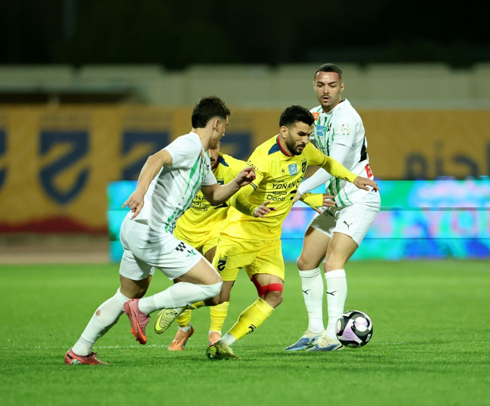 الحزم يقلب تأخره لفوز مثير على النجمة 3-2 في دوري يلو