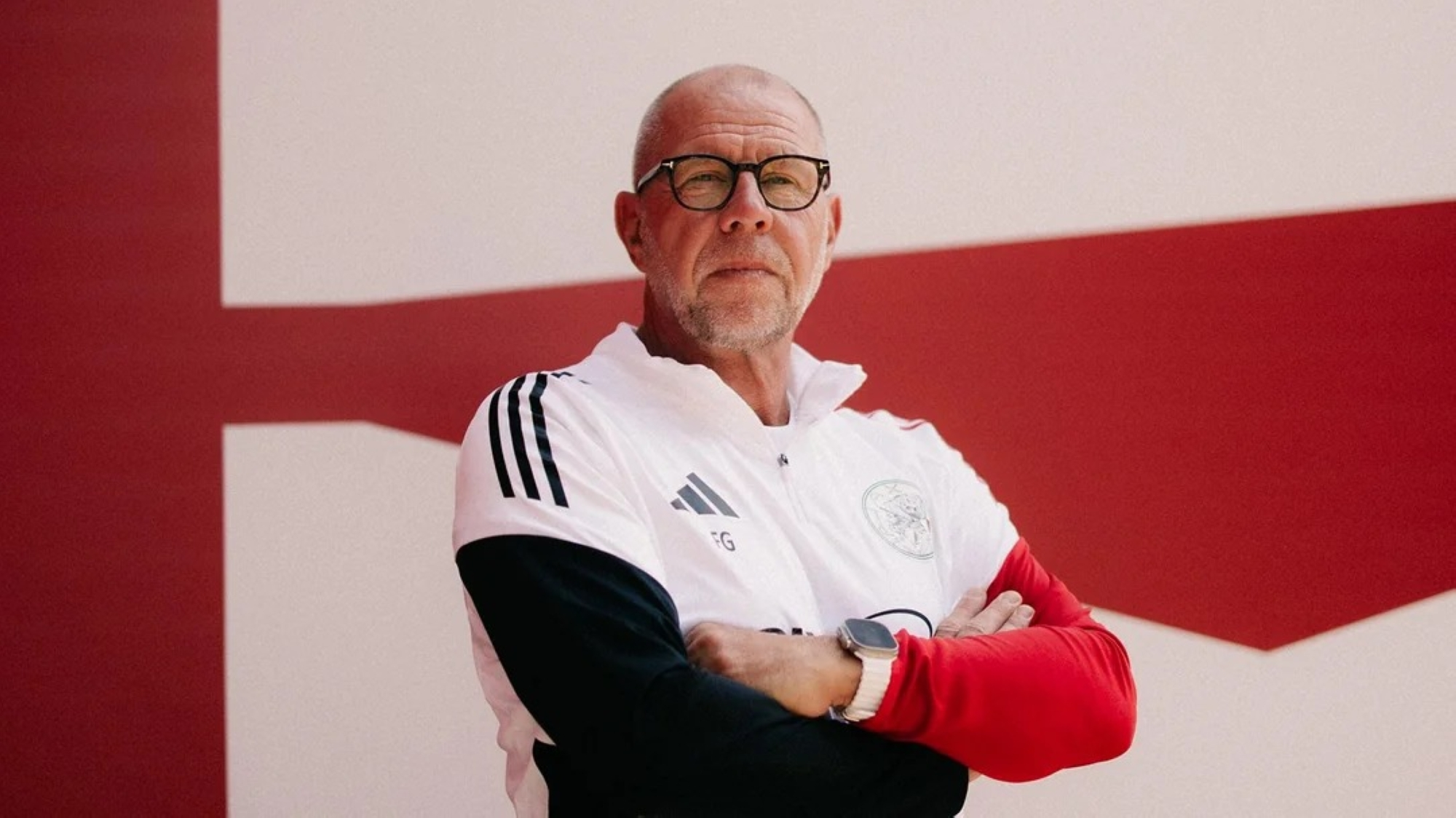 أياكس يجدد الثقة في فان تيشخيب لقيادة الفريق لنهاية الموسم