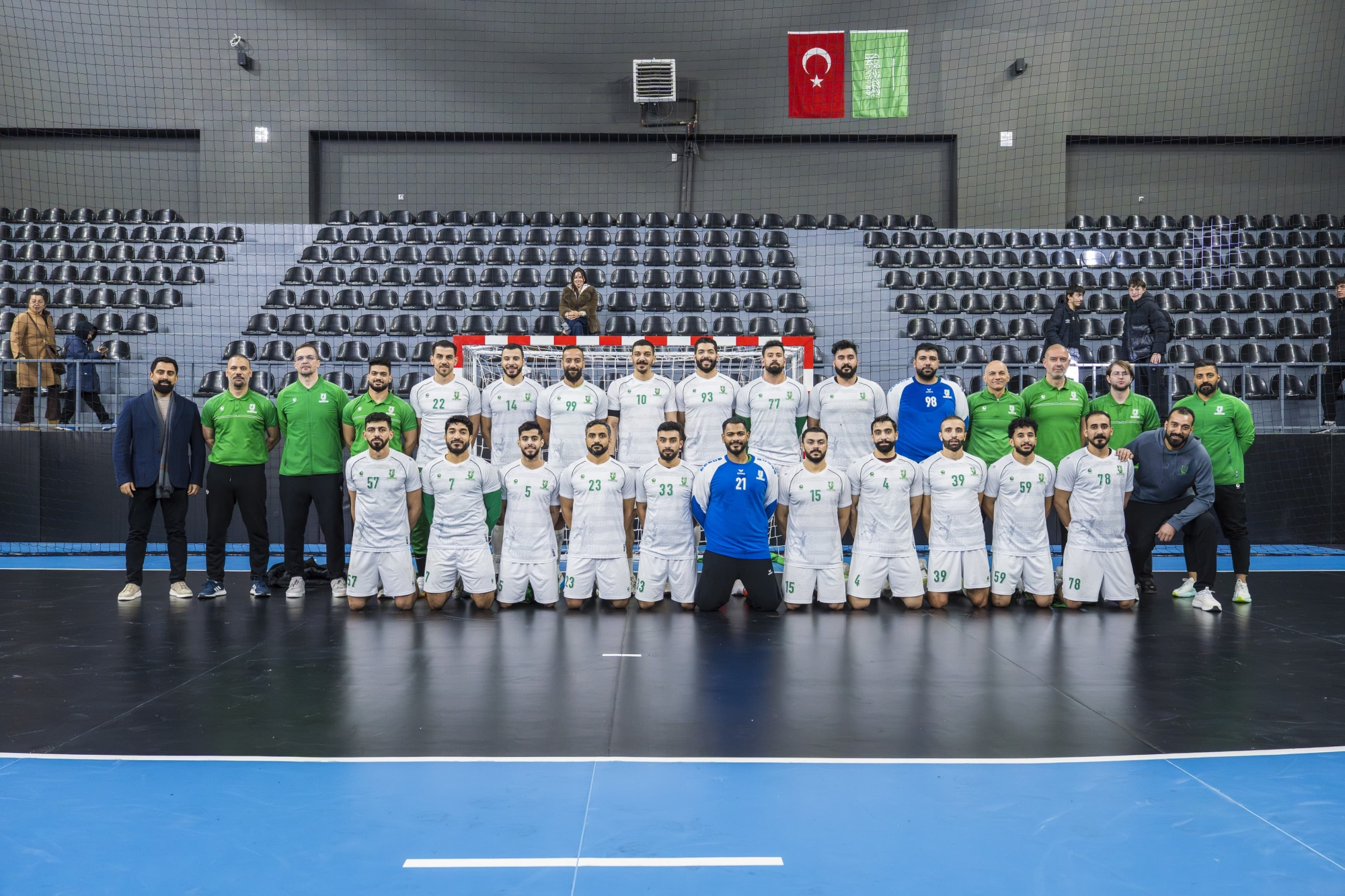 أخضر اليد يواجه إيران في افتتاح البطولة الآسيوية لكرة اليد