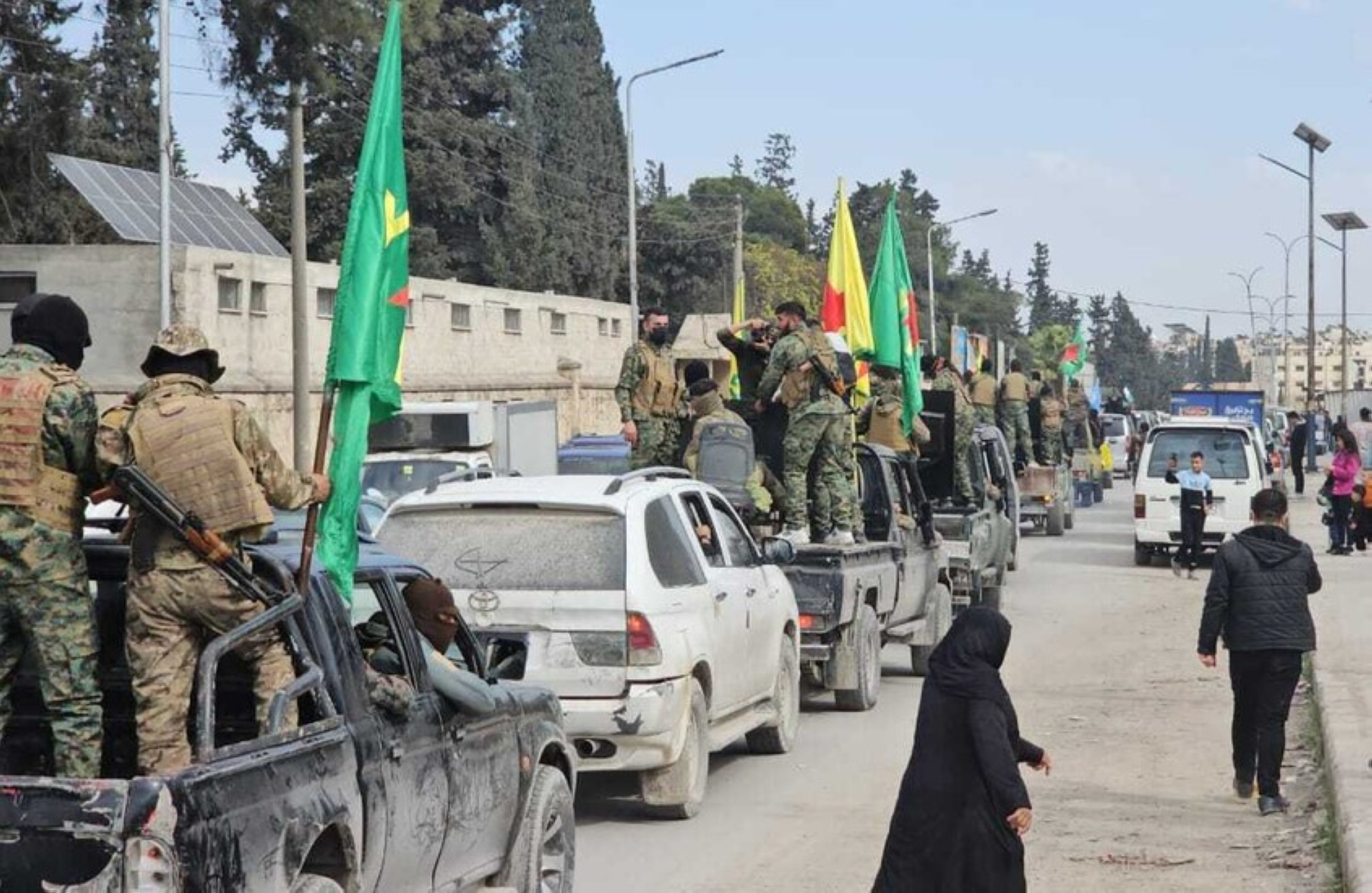 الجيش السوري يسيطر غرب الفرات بعد انسحاب قوات قسد