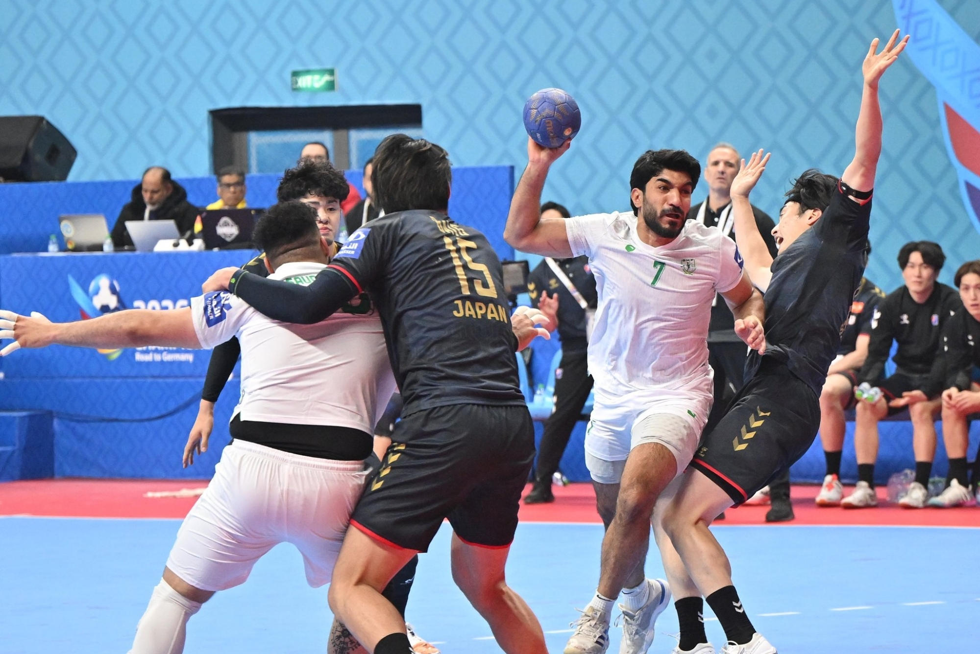 أخضر اليد يهزم اليابان ويتصدر مجموعته بالبطولة الآسيوية