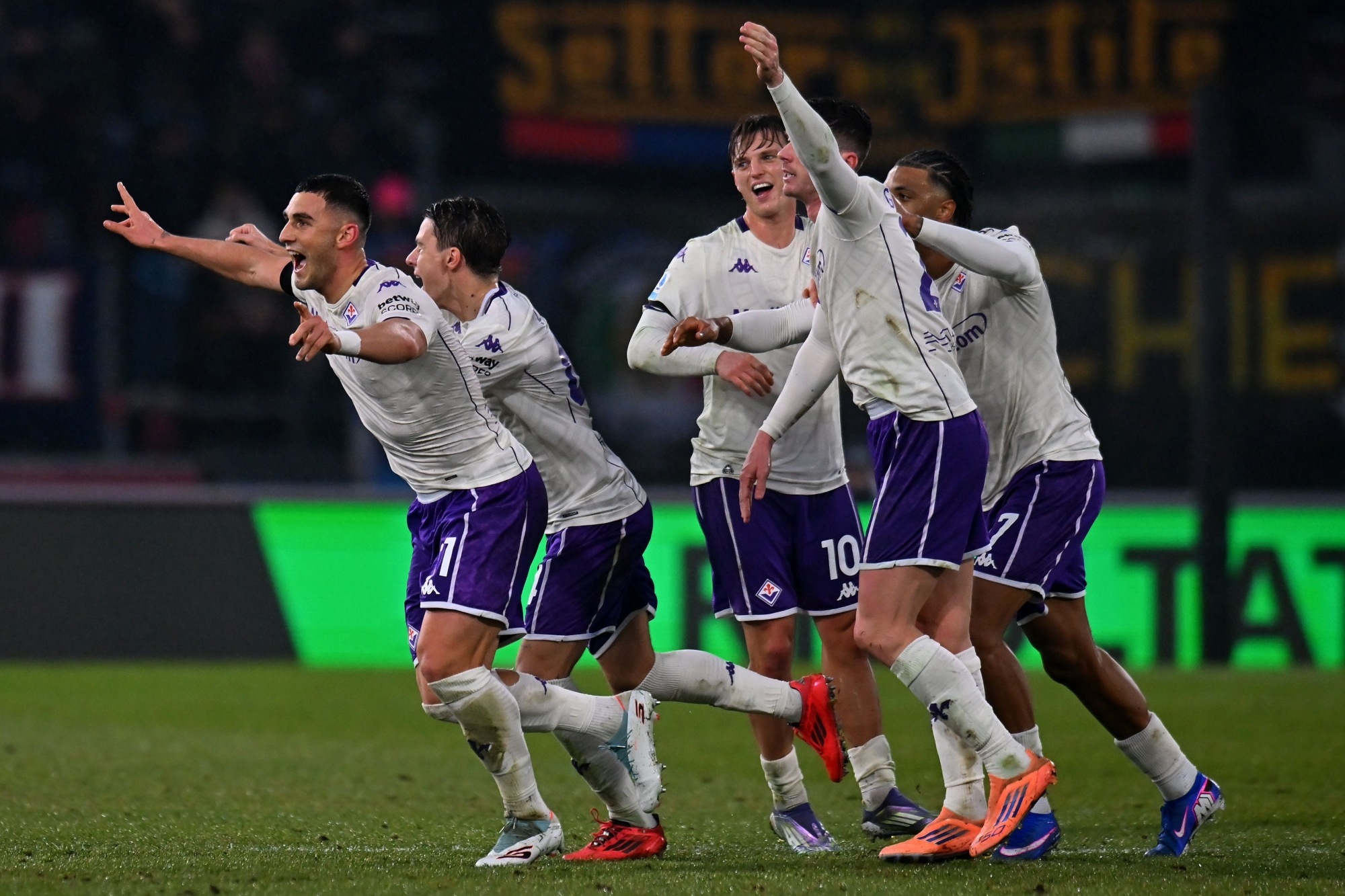 فيورنتينا يهزم بولونيا 2-1 في مباراة مثيرة بالدوري الإيطالي