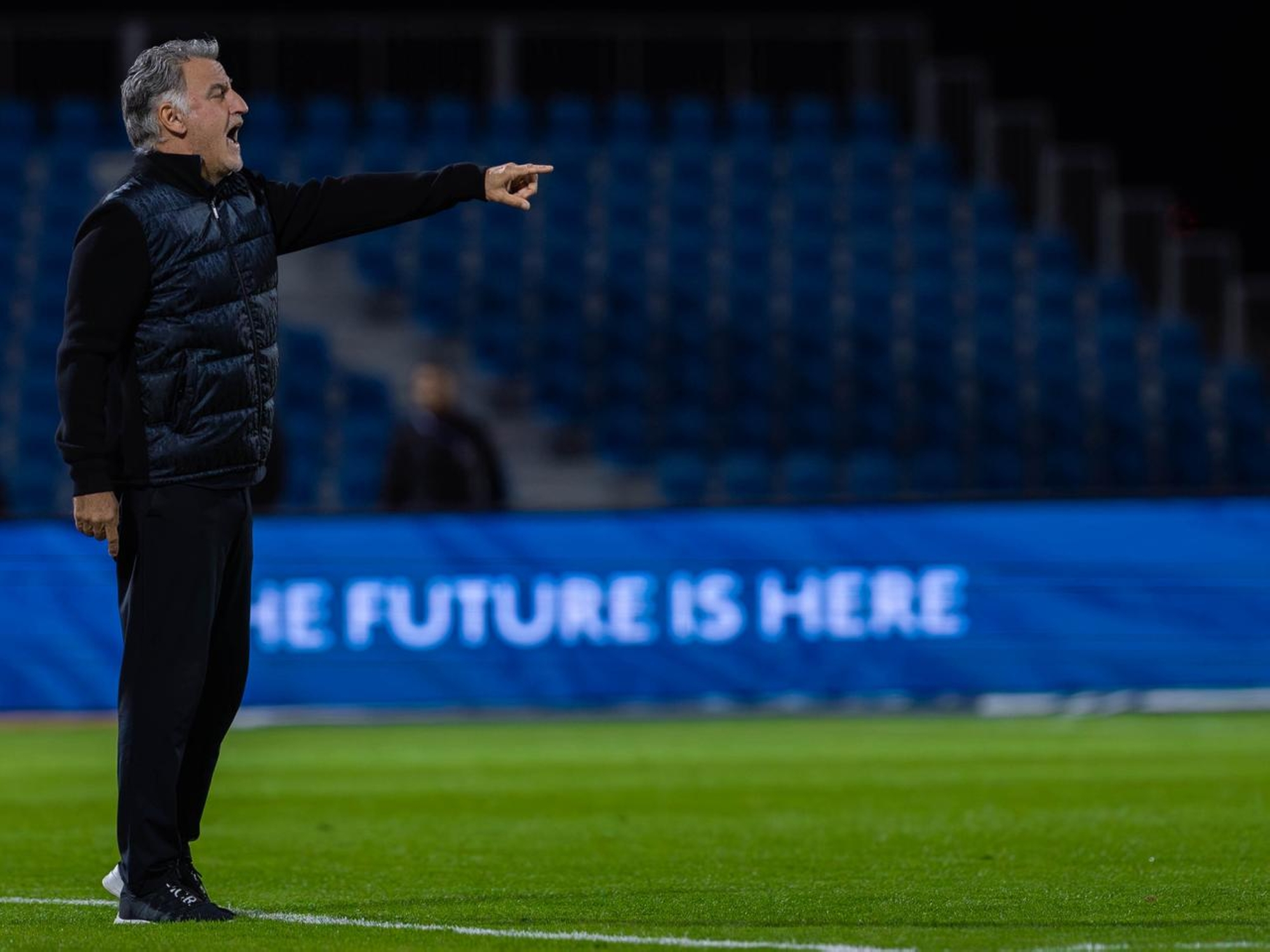 مدرب نيوم غالتييه: أخطاء ساذجة كلفتنا الخسارة أمام الهلال