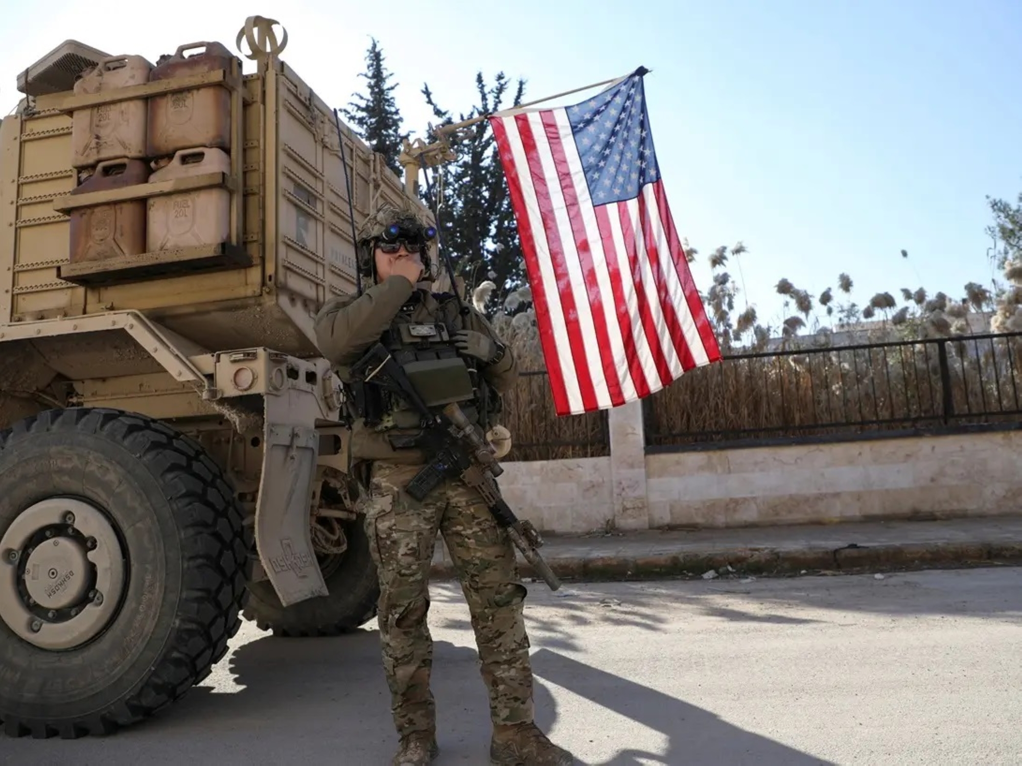 أمريكا تدرس الانسحاب من سوريا: تداعيات وتحولات استراتيجية