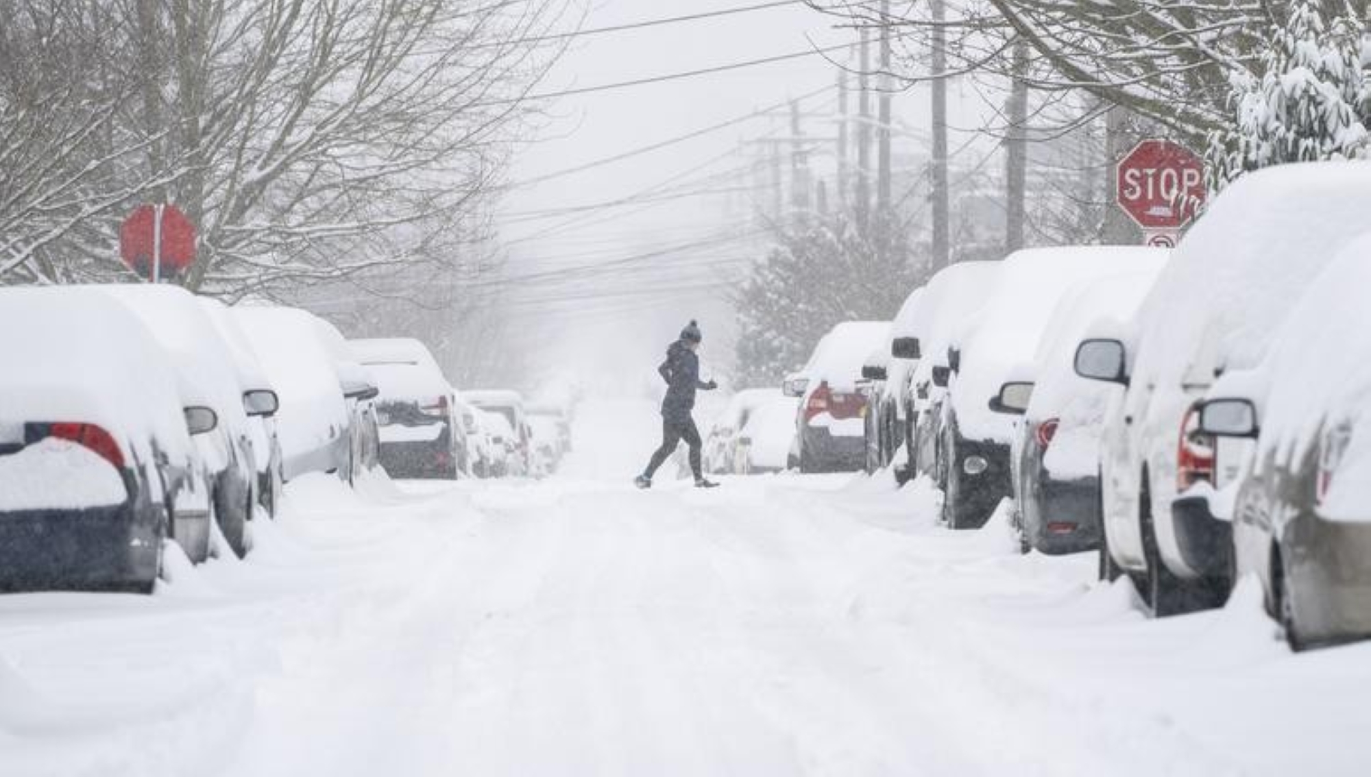 عاصفة شتوية تضرب أمريكا: إلغاء آلاف الرحلات وتحذيرات واسعة